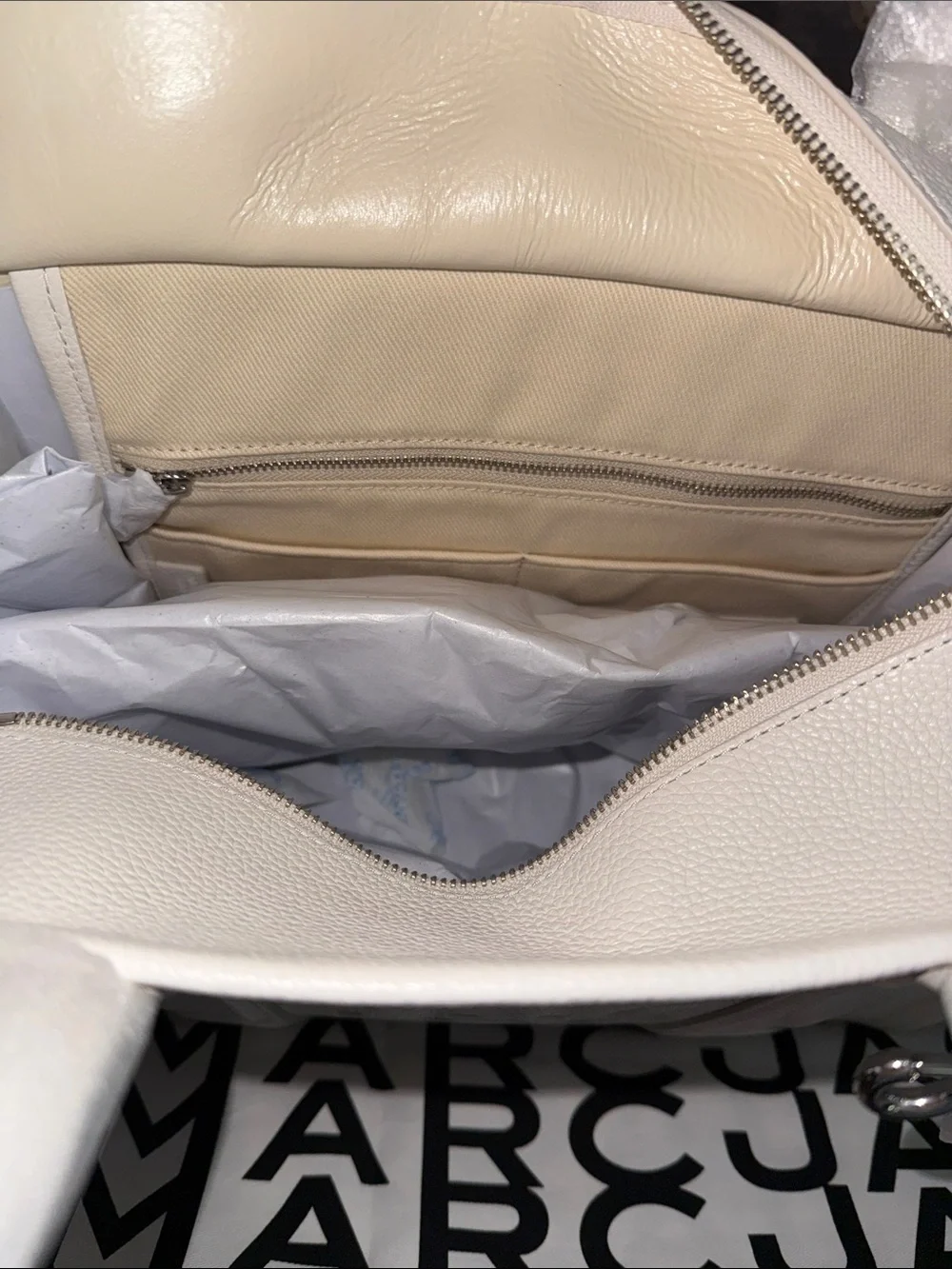 Marc Jacobs The Leather Medium Tote Bag